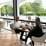호텔 La Bastide Saint Martin 3*