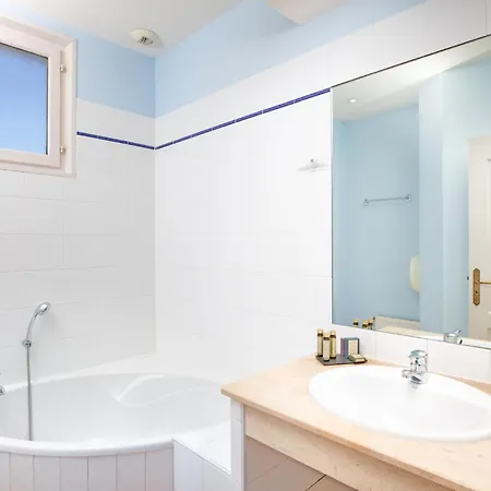 Hotel La Bastide Saint Martin 3*